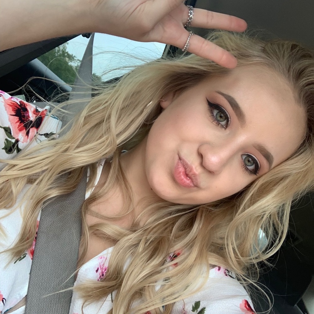 Meet your Posher, Daniela